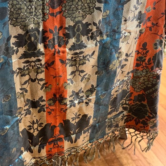 Lustrous Vintage Damask Tablecloth/Accent Fabric - Picture 6 of 16